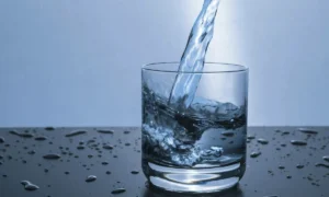 bicchiere di acqua