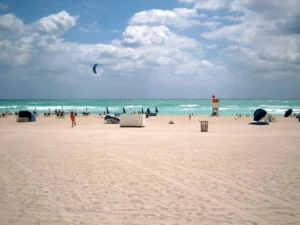 ansia da rientro, spiaggia con poche persone