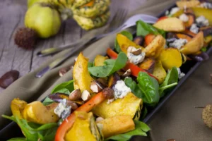 insalate autunnali, insalata con formaggio e zuca