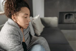 cibi per reflusso, donna con reflusso alla gola