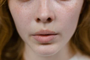 particolare delle labbra, volto femminile